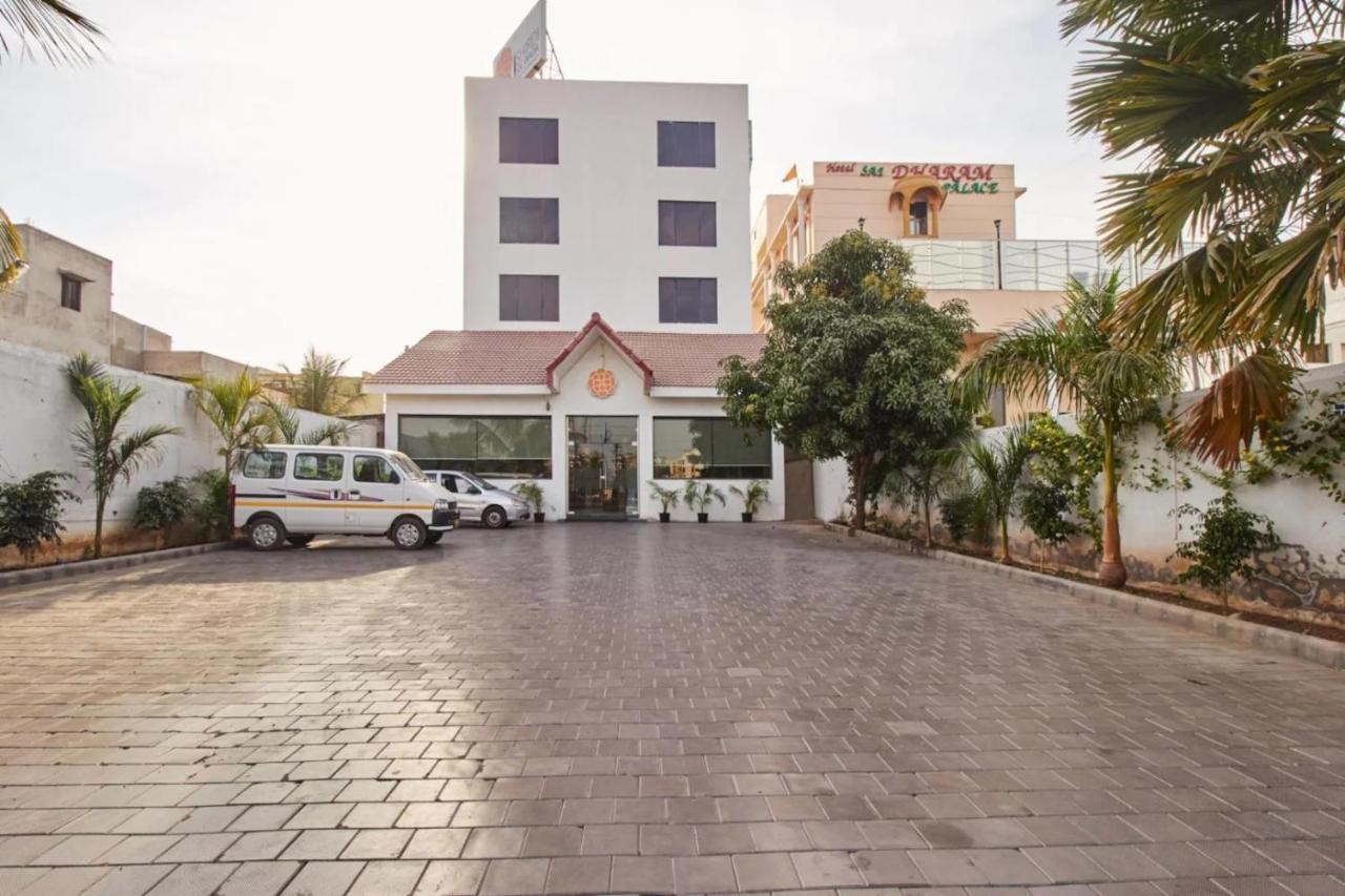 Hotel Shirdi Sai Wada Exteriér fotografie