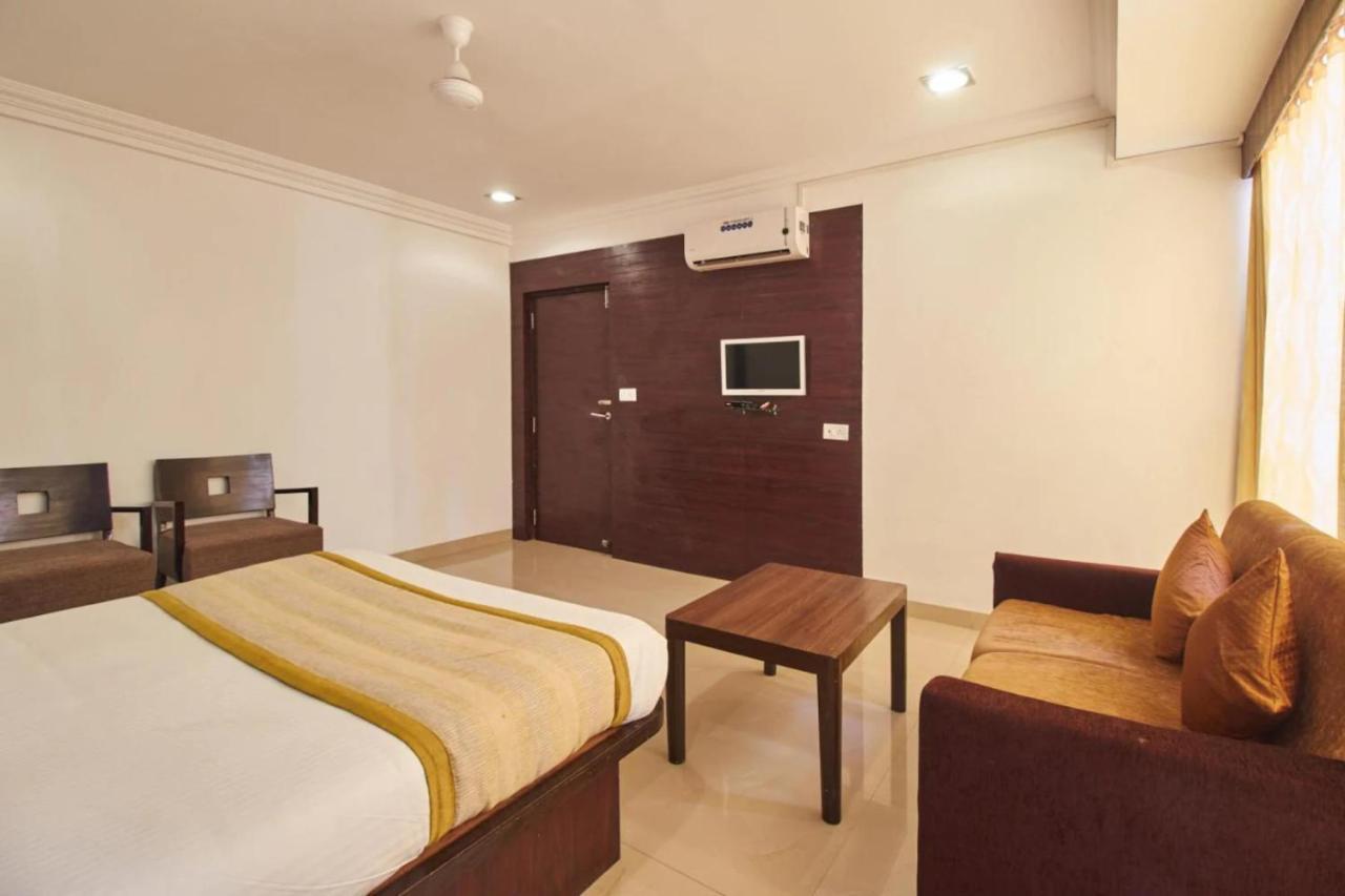 Hotel Shirdi Sai Wada Exteriér fotografie