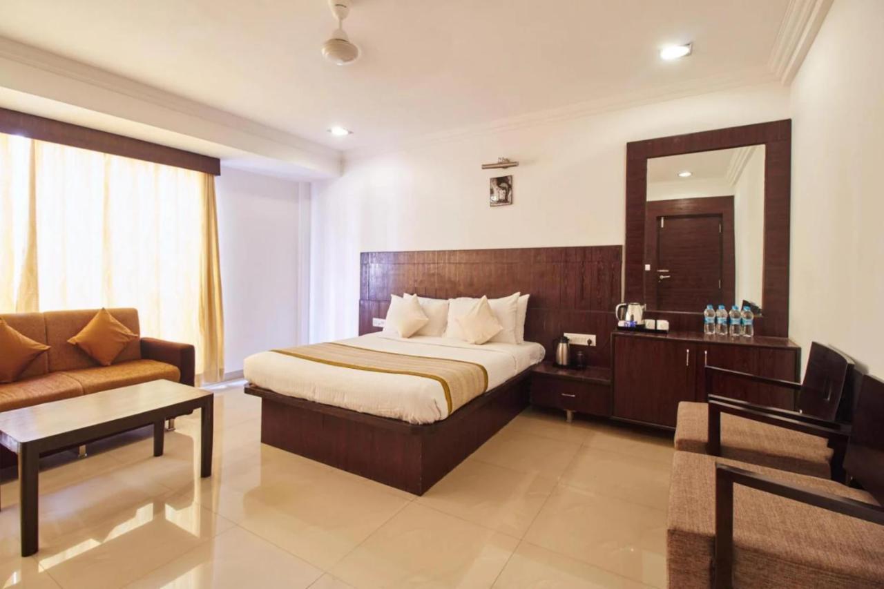 Hotel Shirdi Sai Wada Exteriér fotografie