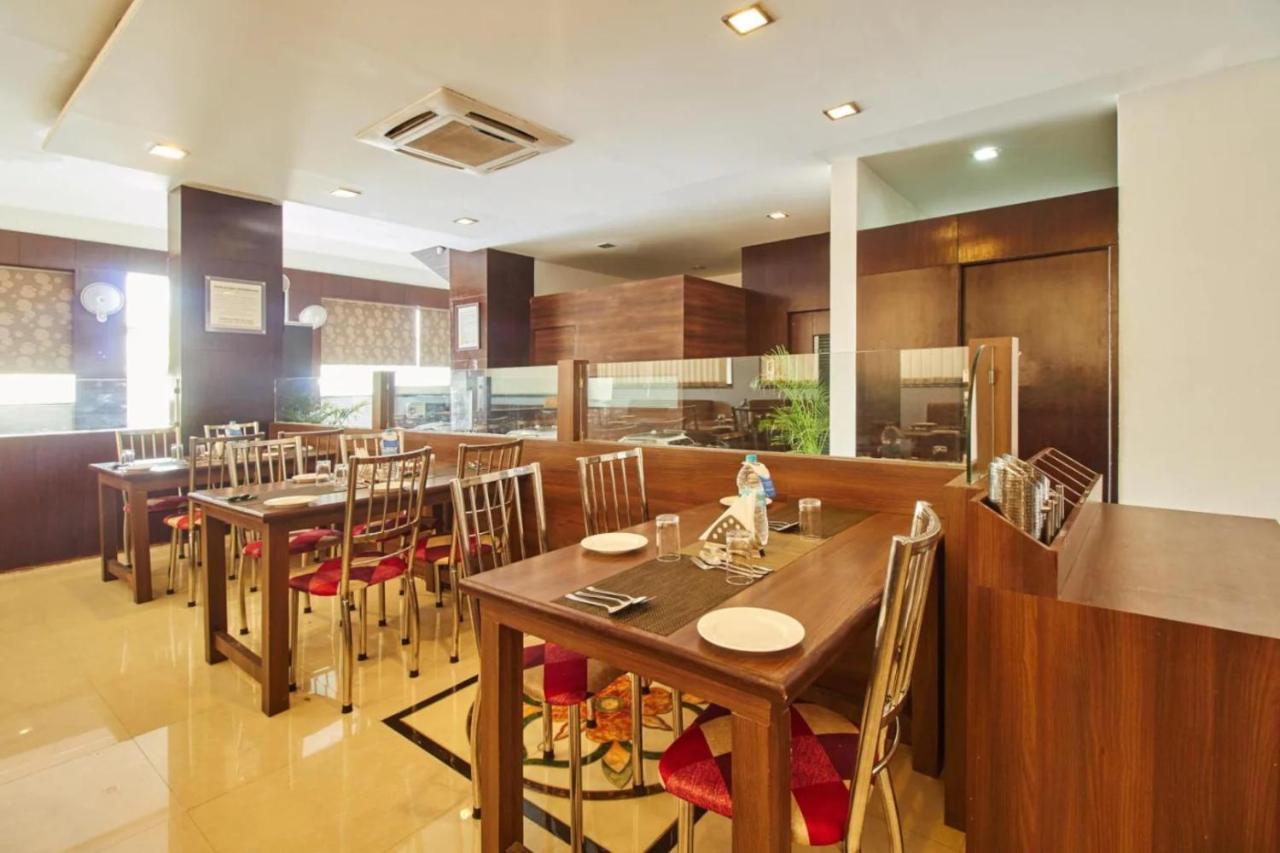 Hotel Shirdi Sai Wada Exteriér fotografie