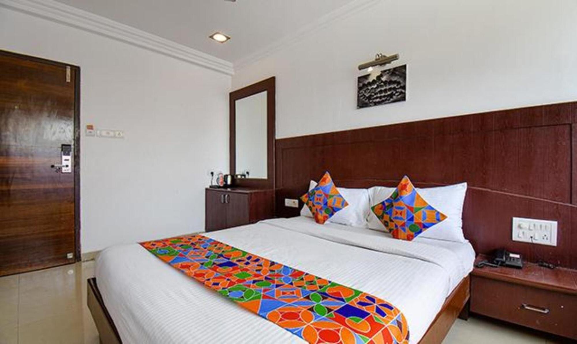 Hotel Shirdi Sai Wada Exteriér fotografie