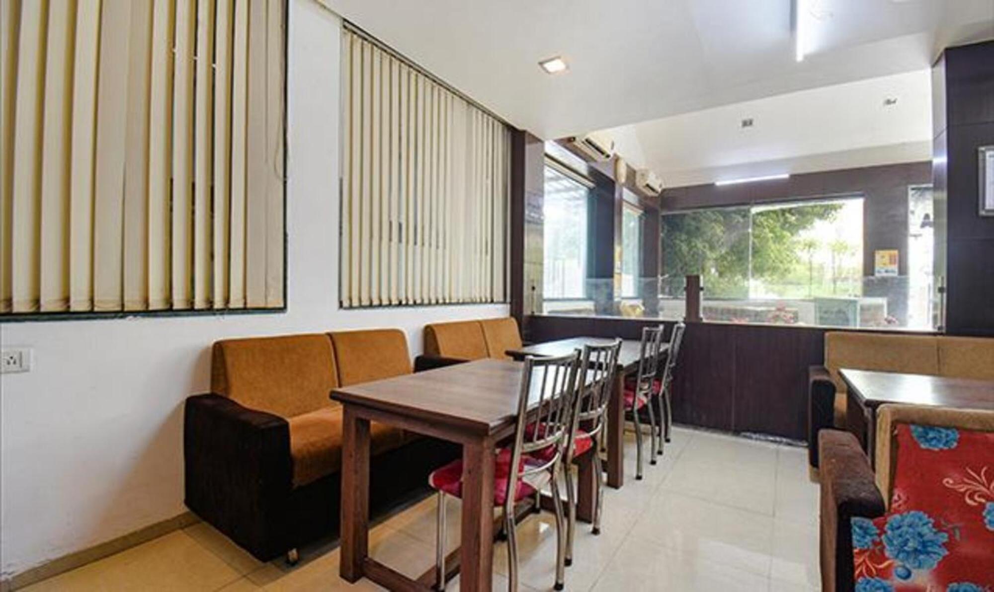 Hotel Shirdi Sai Wada Exteriér fotografie