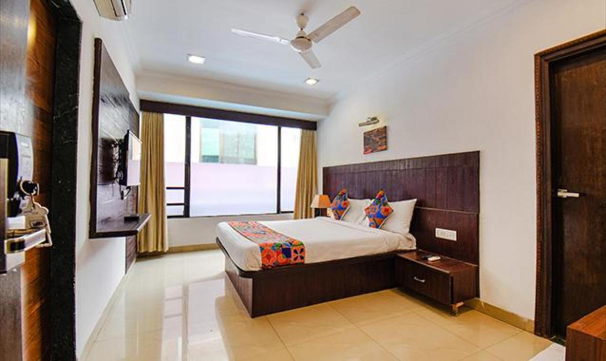 Hotel Shirdi Sai Wada Exteriér fotografie
