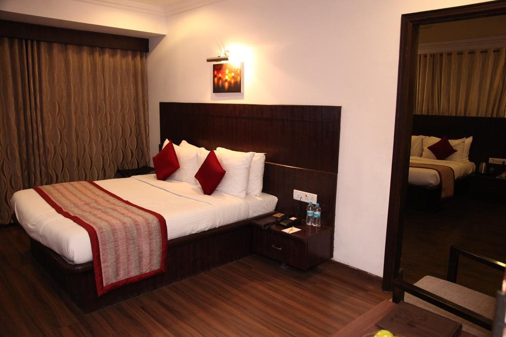 Hotel Shirdi Sai Wada Exteriér fotografie