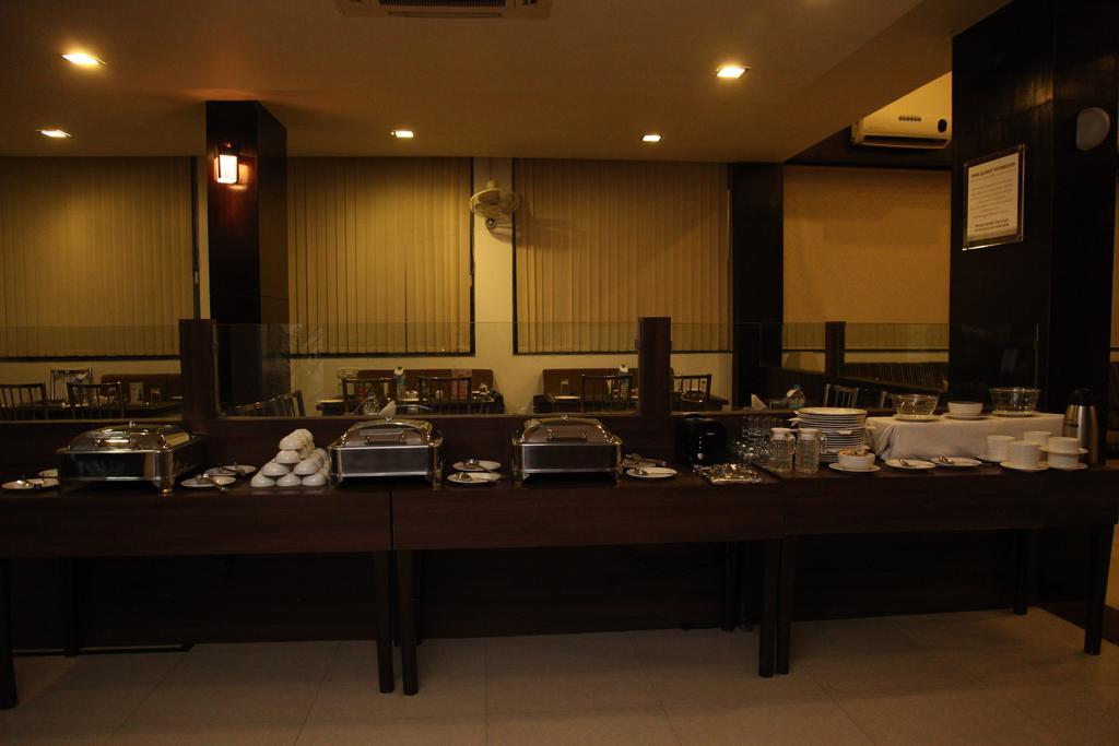 Hotel Shirdi Sai Wada Exteriér fotografie