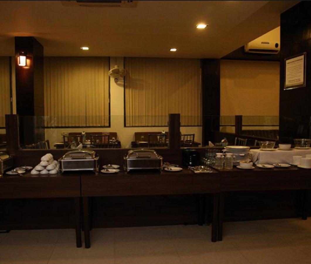 Hotel Shirdi Sai Wada Exteriér fotografie